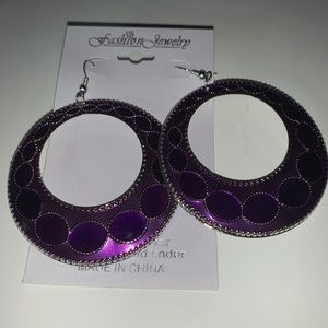 Round Two Tone Metal Enamel Earrings. NWT